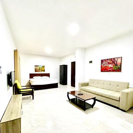 Faraseen Apartments Al Qastal 外观 照片