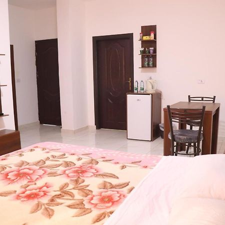 Faraseen Apartments Al Qastal 外观 照片