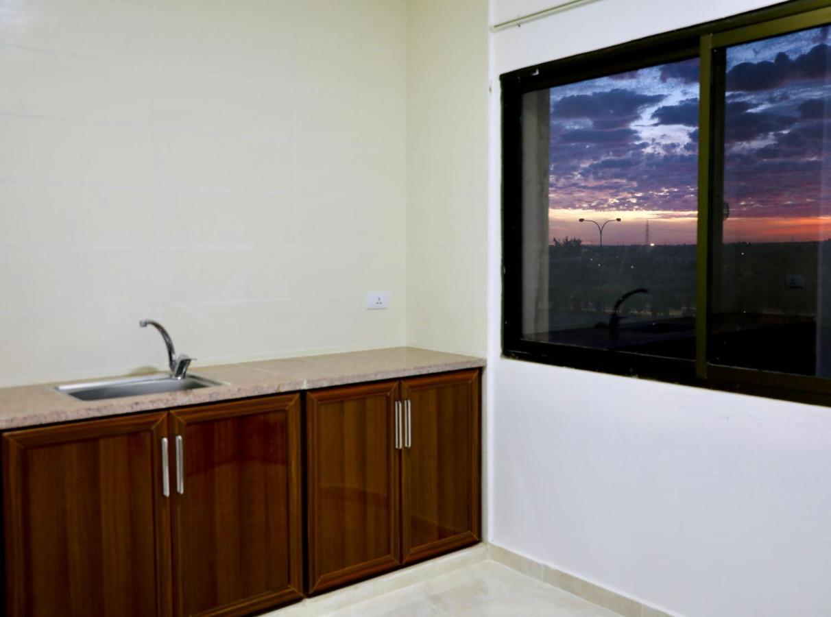 Faraseen Apartments Al Qastal 外观 照片