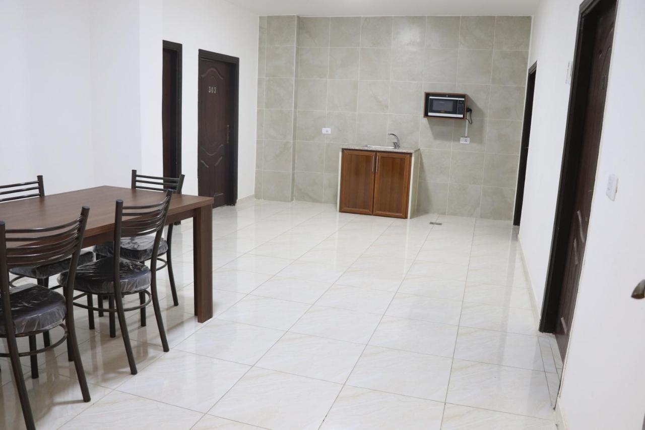 Faraseen Apartments Al Qastal 外观 照片