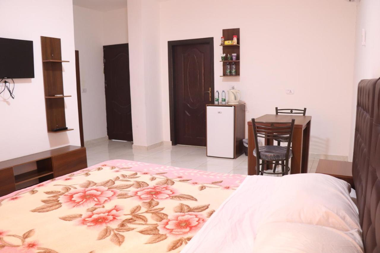 Faraseen Apartments Al Qastal 外观 照片