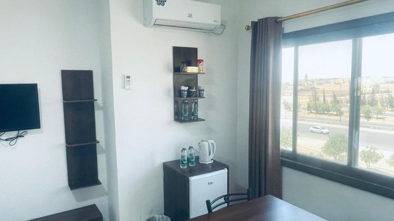 Faraseen Apartments Al Qastal 外观 照片